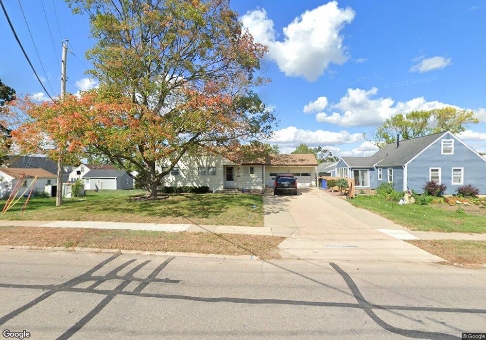 48 Wilson Ave SW, Cedar Rapids, IA 52404 - photo 1