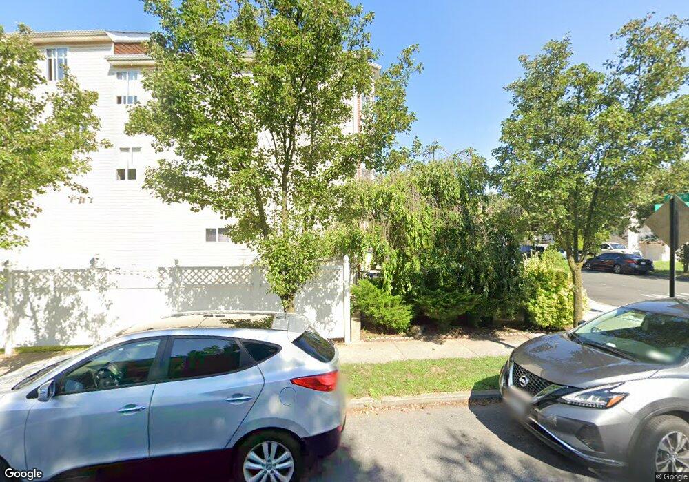 214 Essex Dr, Staten Island, NY 10314 - photo 1