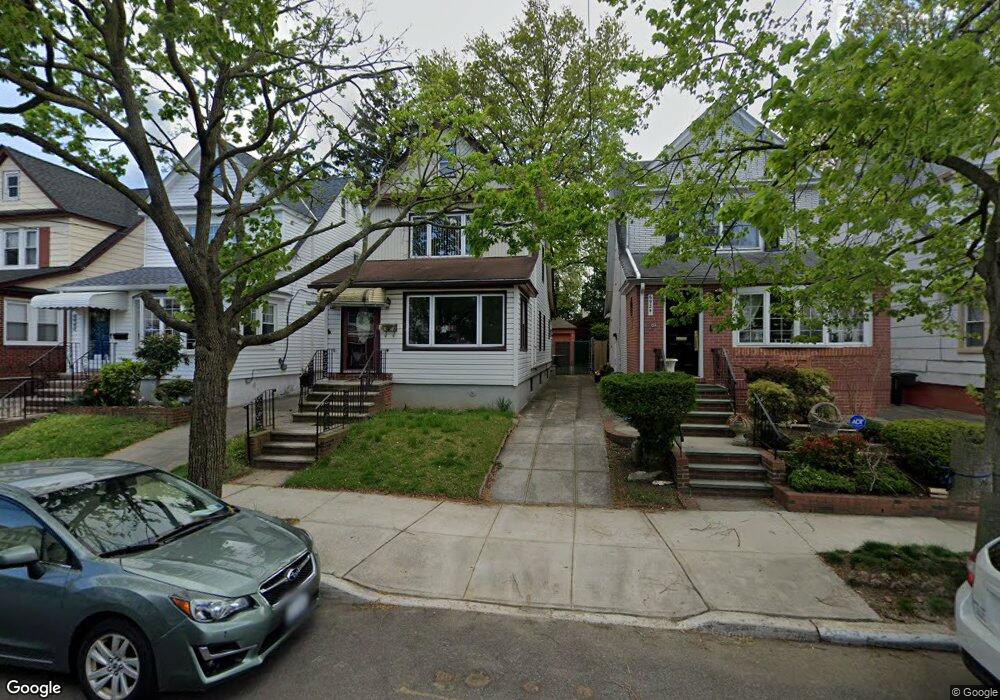 6928 Manse St, Forest Hills, NY 11375 - photo 1