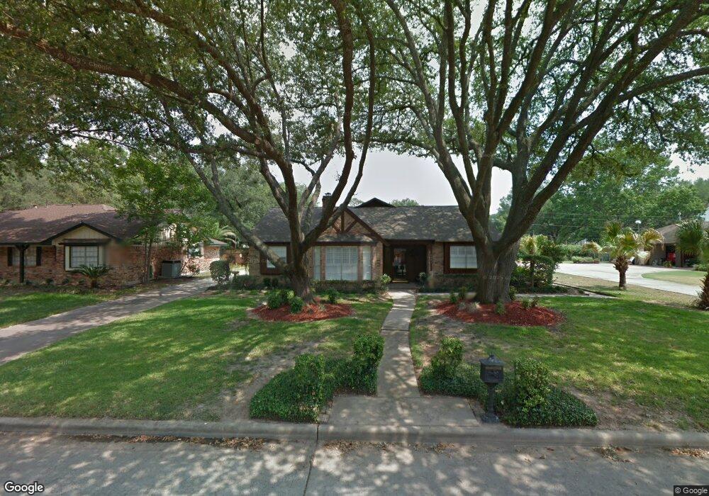 407 S Pecan Dr, Tomball, TX 77375 - photo 1