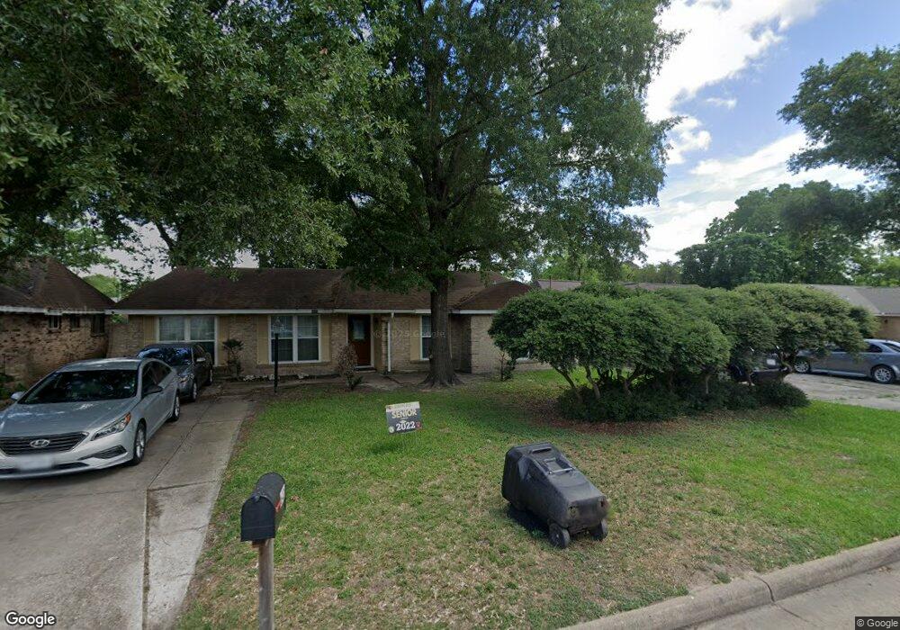 6426 Maple Hill Dr, Houston, TX 77088 - photo 1