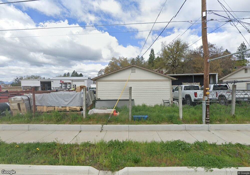 901 NW E St, Grants Pass, OR 97526 - photo 1