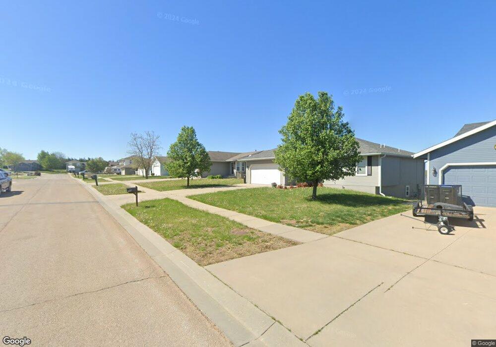 1745 SW Valley View Ct, Topeka, KS 66615 - photo 1