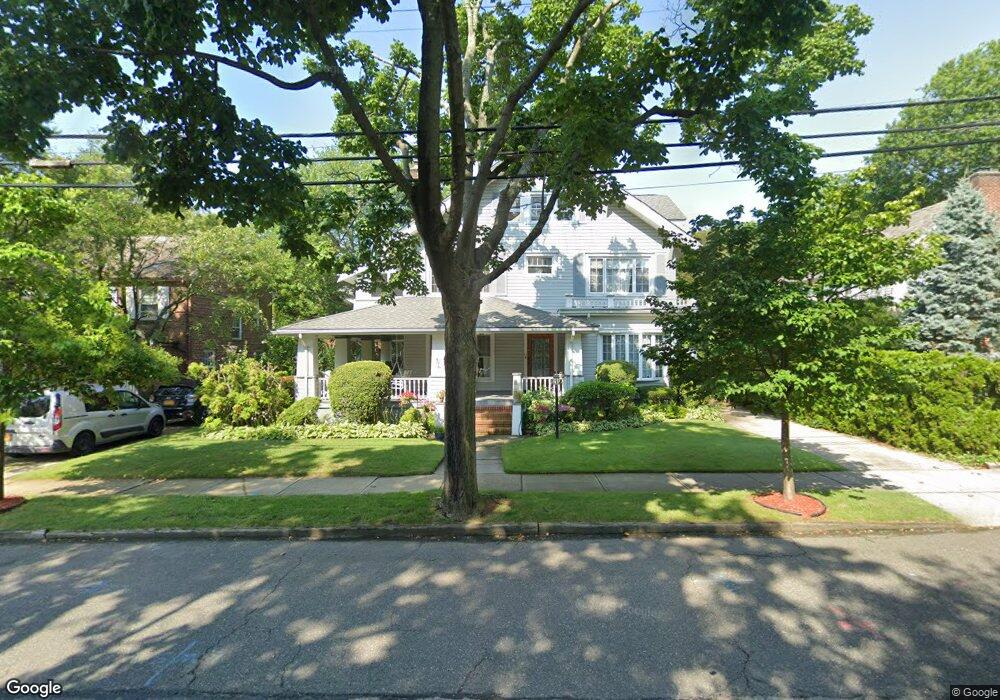 25 Pennsylvania Blvd, Floral Park, NY 11001 - photo 1