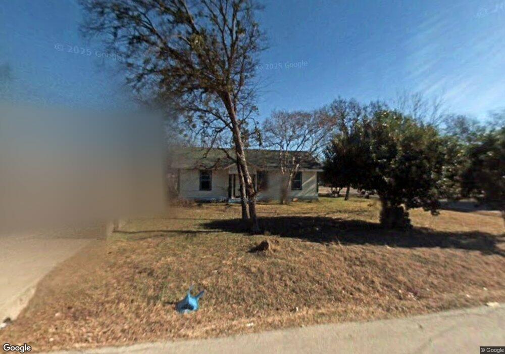 810 S Mckinney St, Ennis, TX 75119 - photo 1