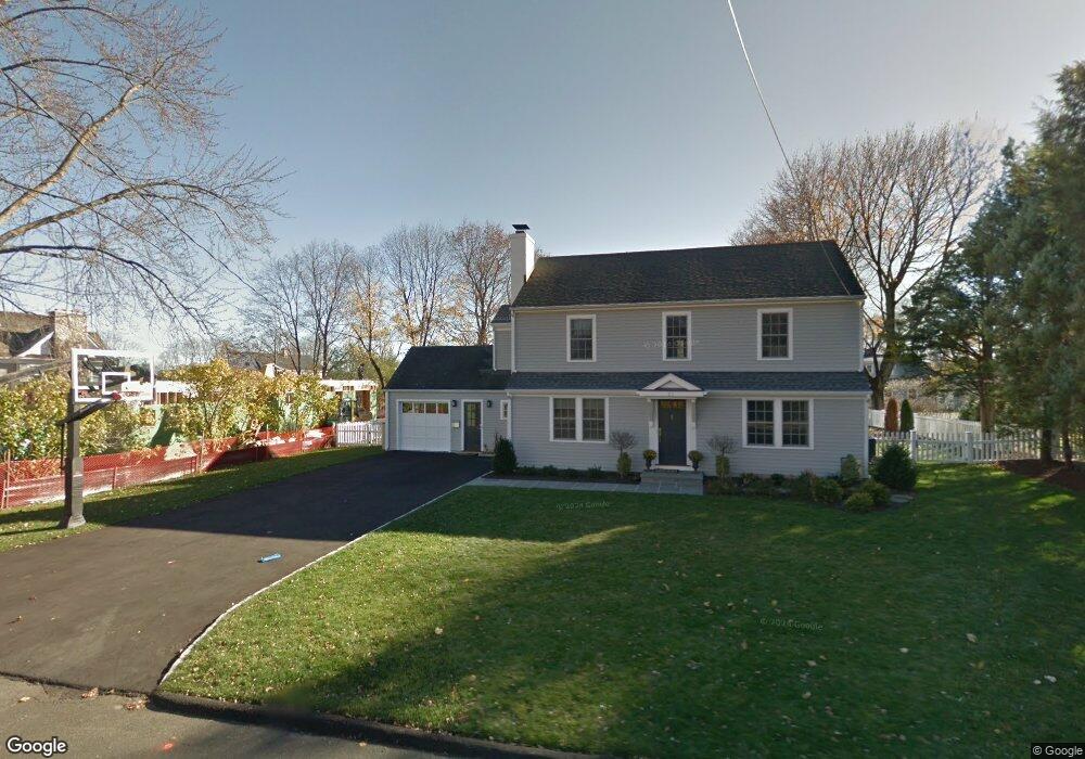 22 Crystal St, New Canaan, CT 06840 - photo 1