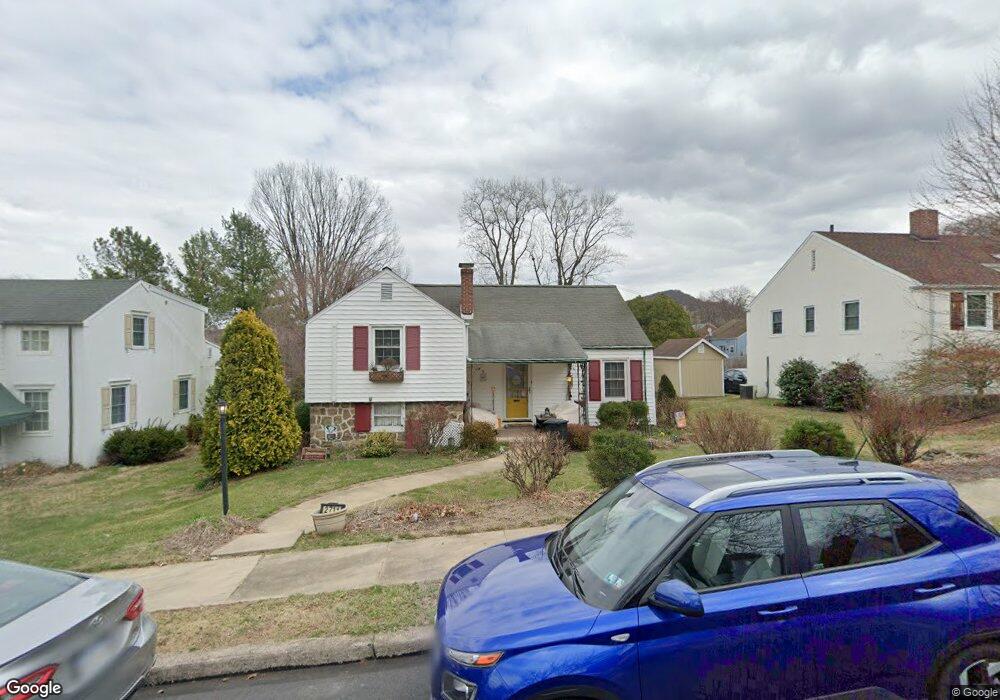 2711 Hollywood Ct, Reading, PA 19606 - photo 1