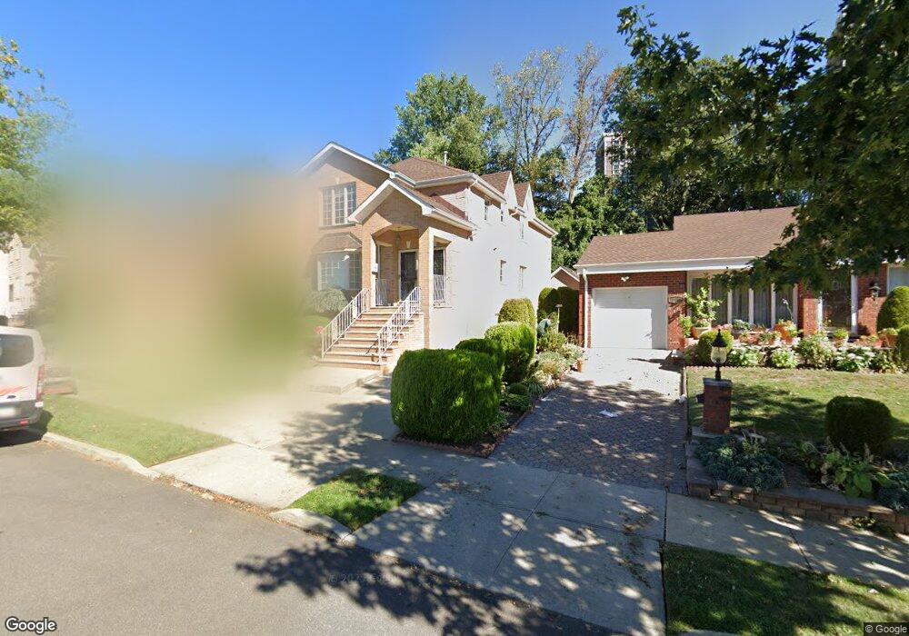 7201 267th St unit 2, Glen Oaks, NY 11004 - photo 1