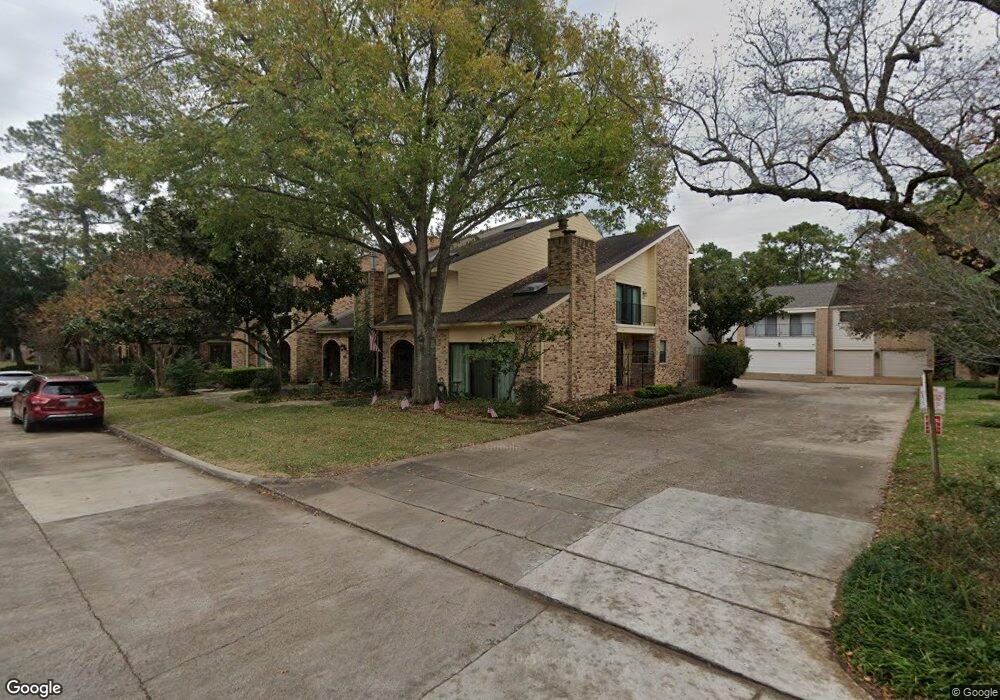 10113 Valley Forge Dr unit 23, Houston, TX 77042 - photo 1