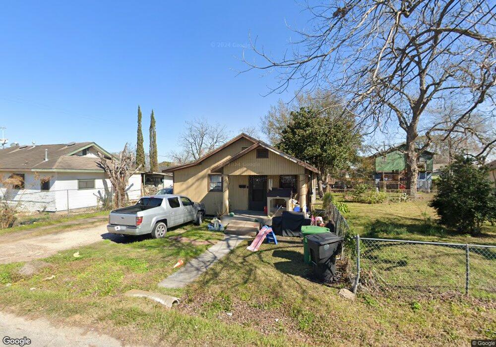 1907 Athos St, Houston, TX 77012 - photo 1
