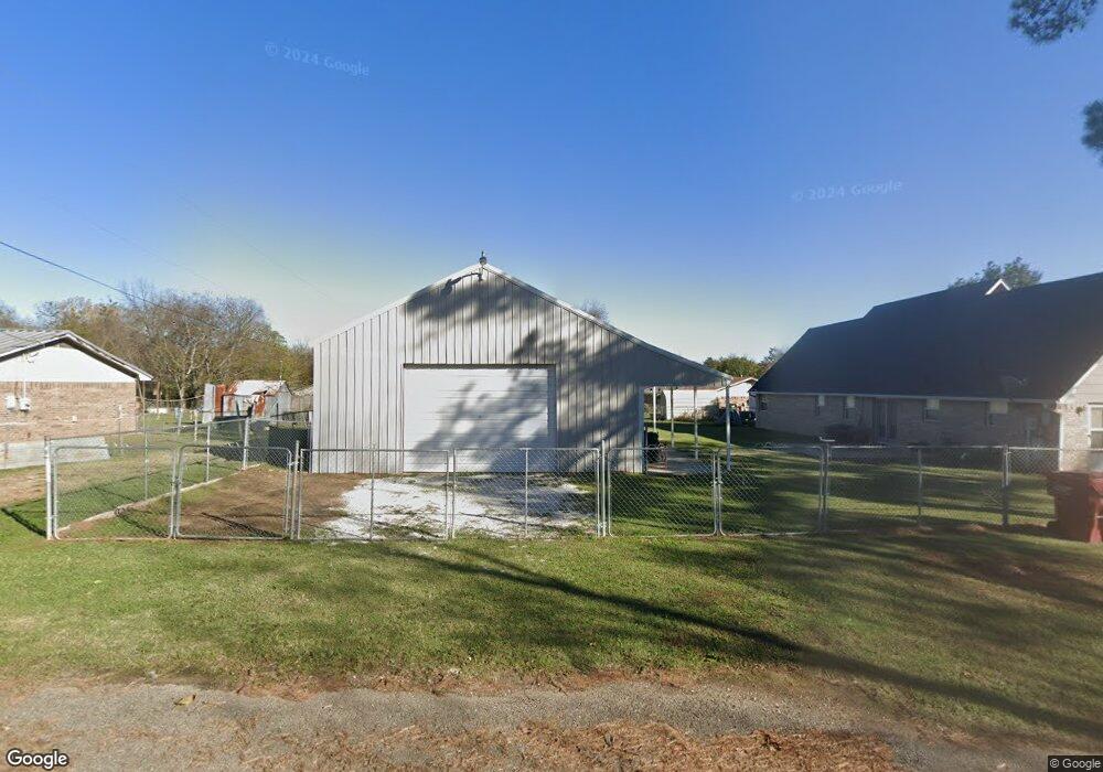 910 N G St, Hugo, OK 74743 - photo 1