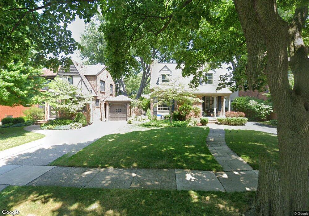 360 Hillcrest Ave, Grosse Pointe Farms, MI 48236 - photo 1