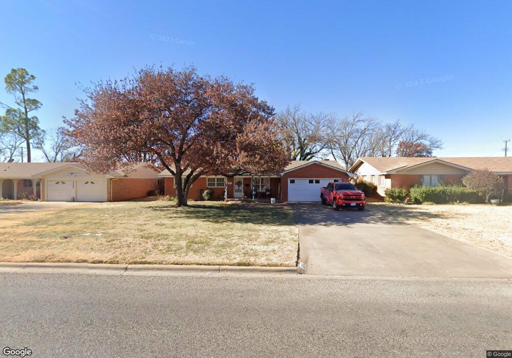 1309 Ennis St, Plainview, TX 79072 - photo 1
