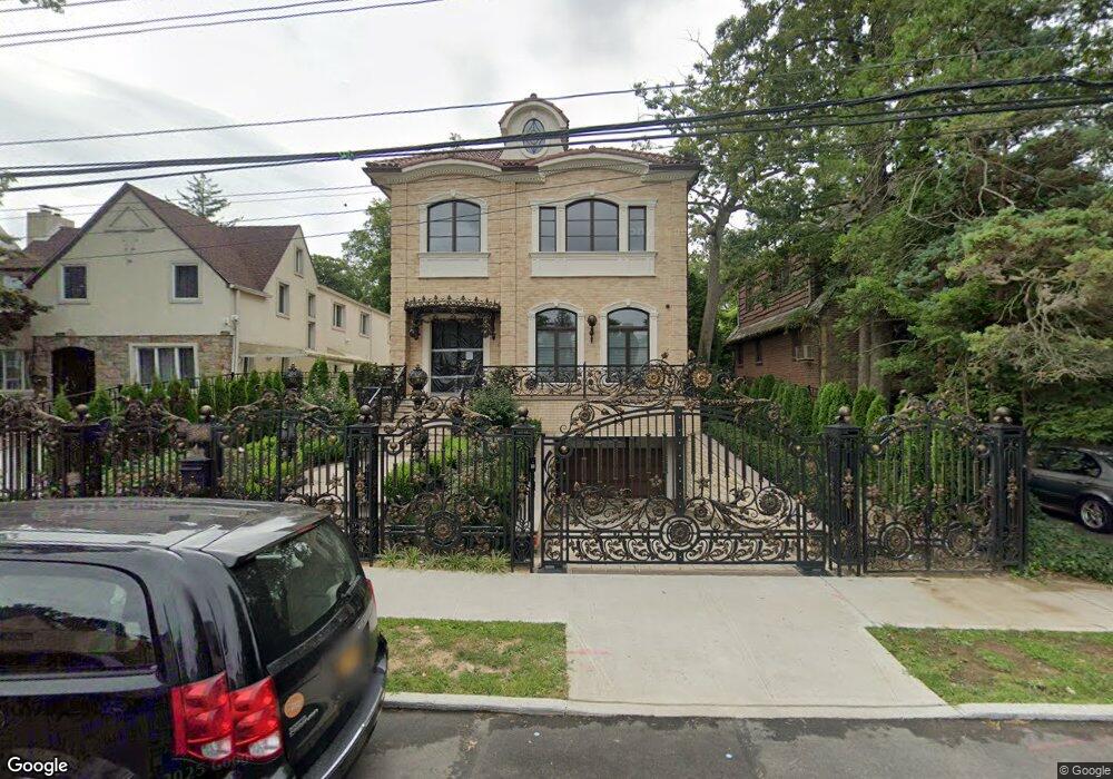 18420 Aberdeen Rd, Jamaica, NY 11432 - photo 1