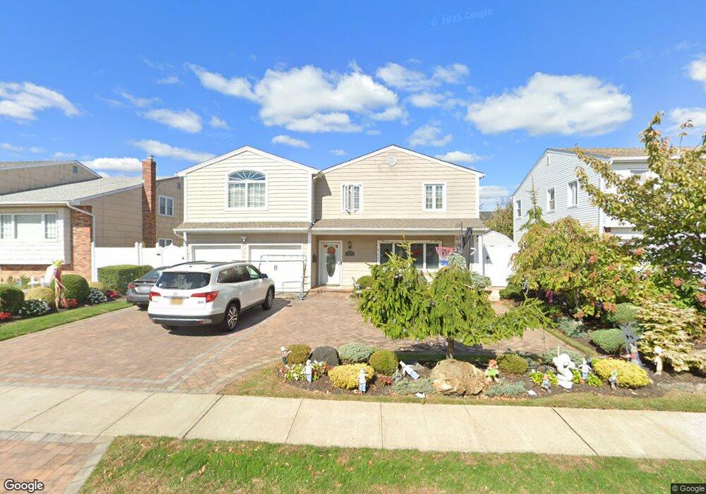 2743 Ellen Rd, Bellmore, NY 11710 - photo 1