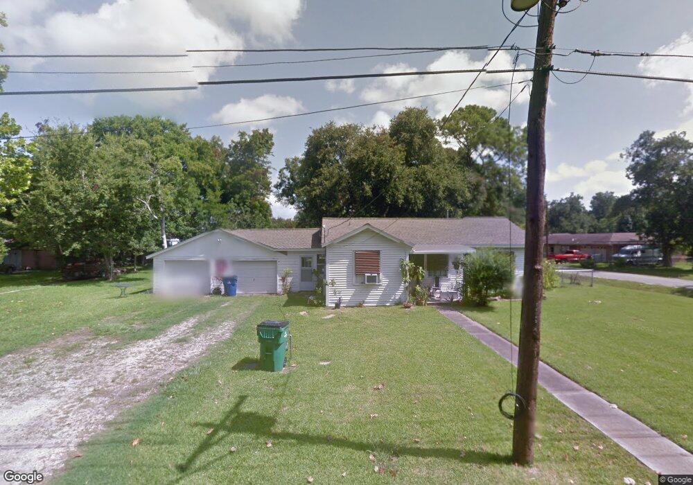 1102 W Phillips St, Alvin, TX 77511 - photo 1