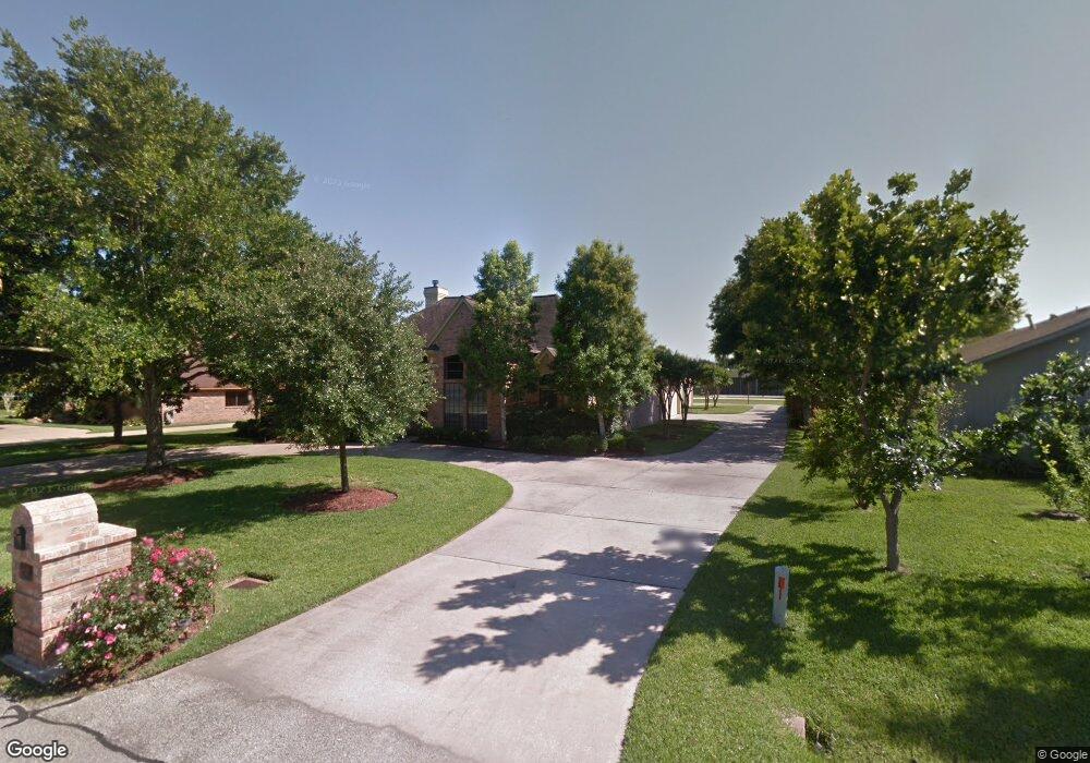 2010 Butler Dr, Friendswood, TX 77546 - photo 1