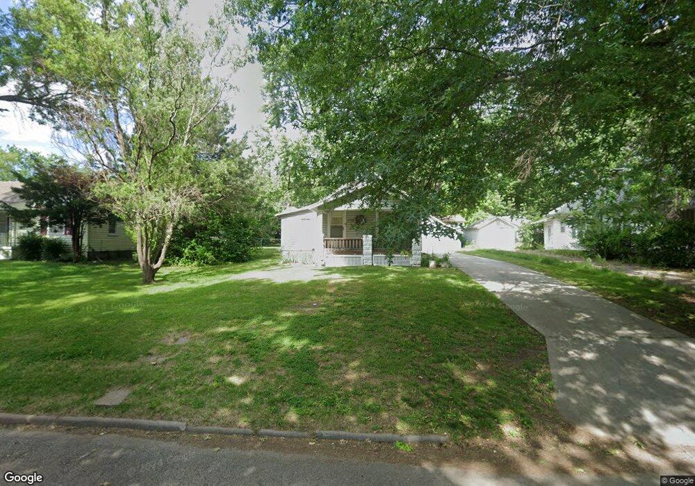 1527 SW Collins Ave, Topeka, KS 66604 - photo 1