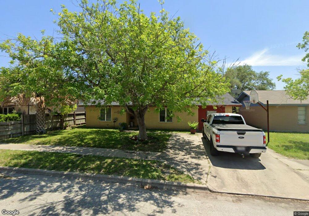 1210 Fairview Dr, Beeville, TX 78102 - photo 1