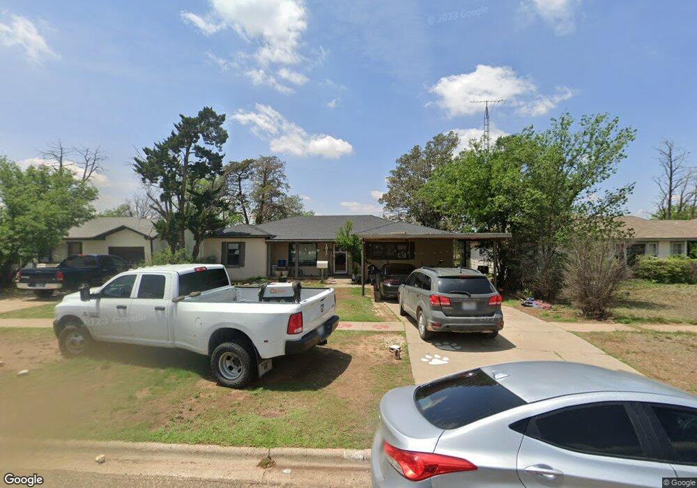 1317 Travis St, Plainview, TX 79072 - photo 1