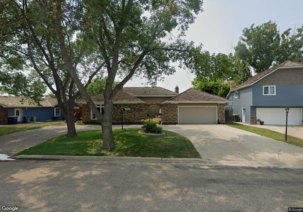 1513 Skyline Dr, Jamestown, ND 58401 - photo 1