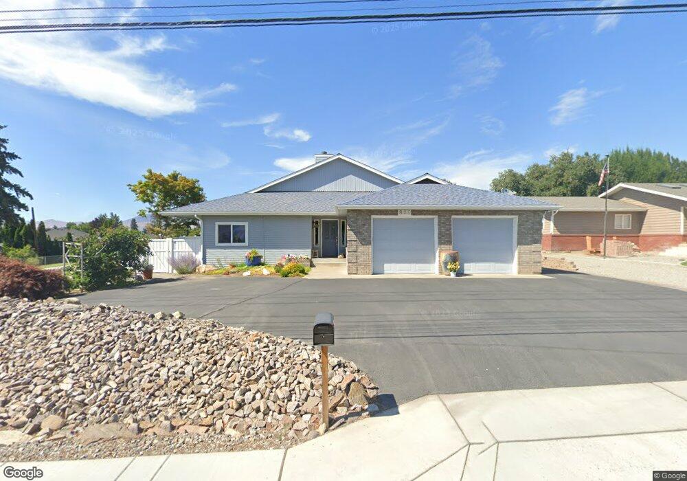 821 10th St NE, East Wenatchee, WA 98802 - photo 1