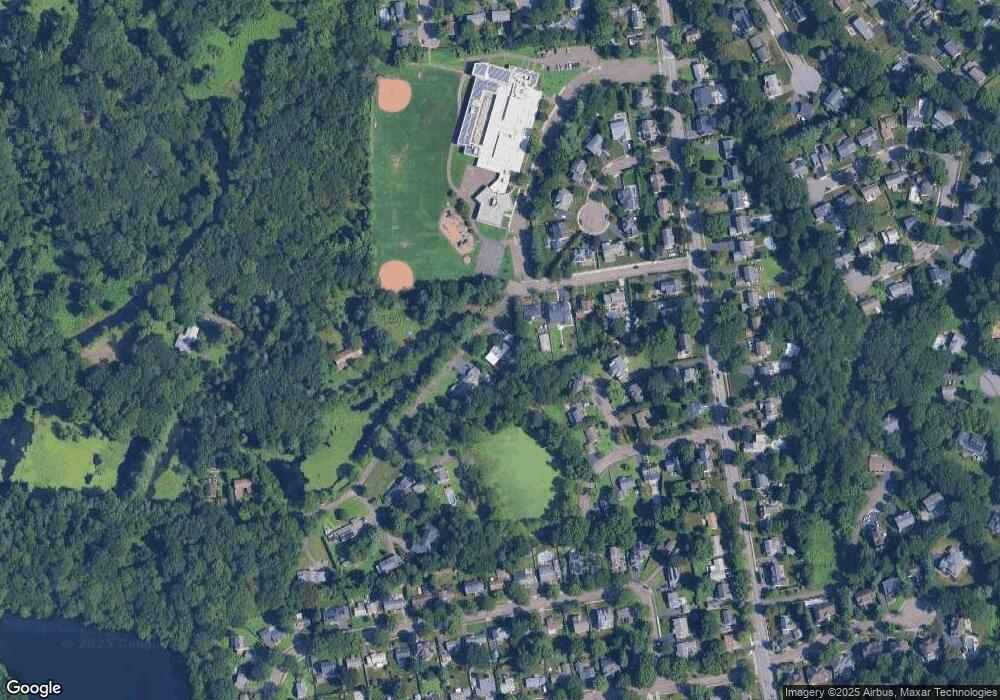 135 Lakeside Dr, Fairfield, CT 06824 - photo 1