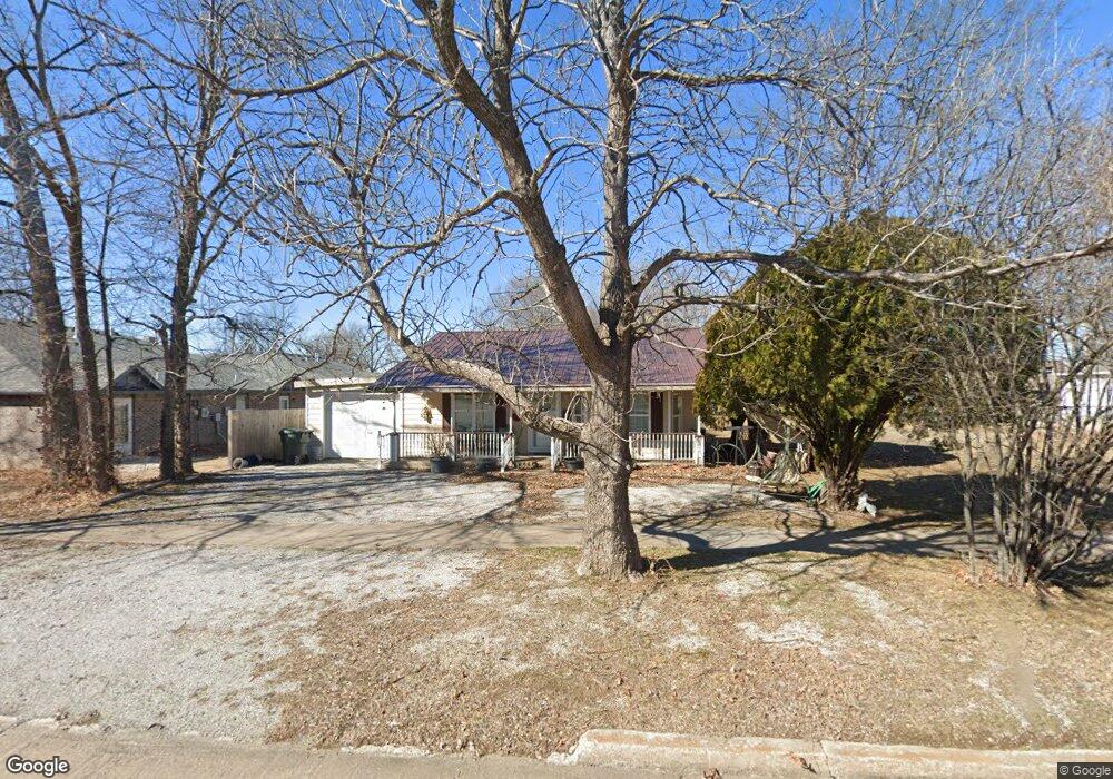 807 N Cherokee Ave, Claremore, OK 74017 - photo 1