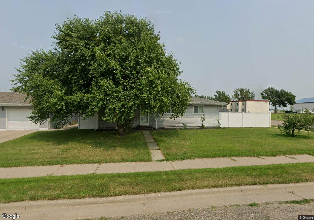 1019 17th St NE, Jamestown, ND 58401 - photo 1