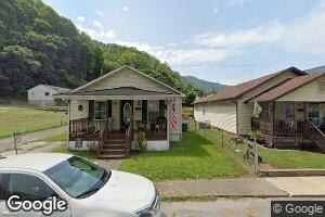 106 W 5th St, Man, WV 25635