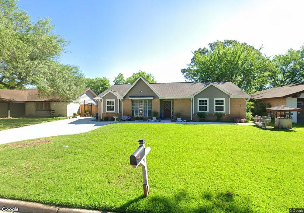 16815 Hibiscus Ln, Friendswood, TX 77546 - photo 1