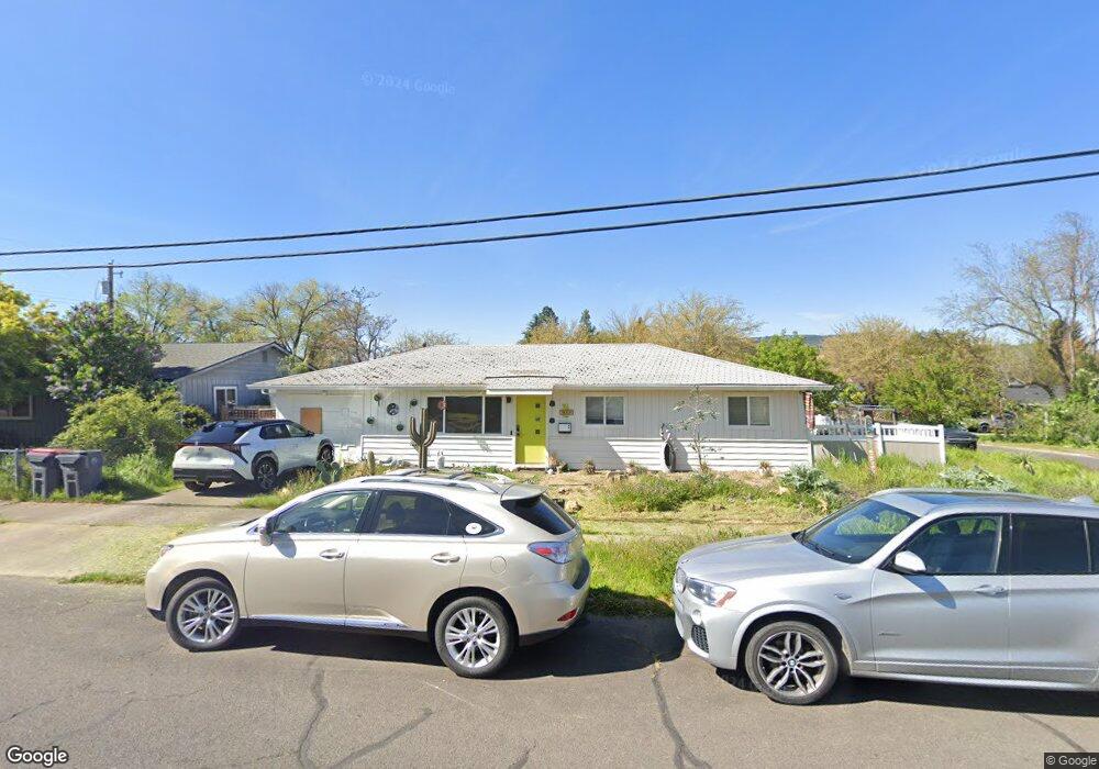 109 N 4th St, Central Point, OR 97502 - photo 1