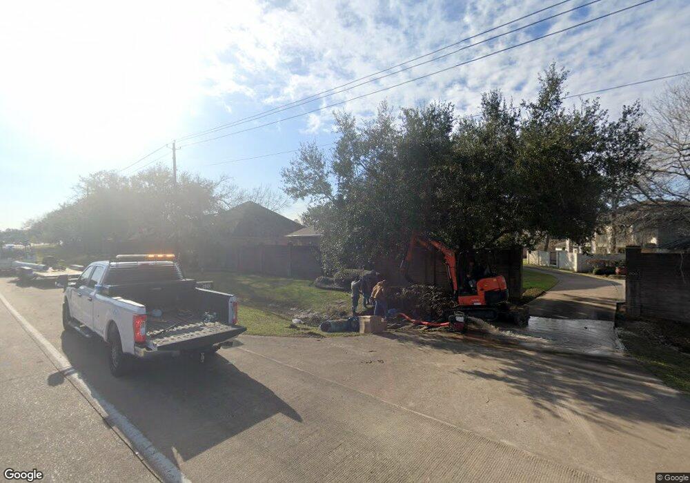 900 W Parkwood Ave, Friendswood, TX 77546 - photo 1