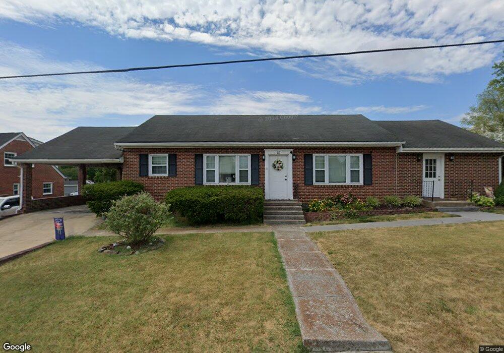 319 Stonewall St, Strasburg, VA 22657 - photo 1