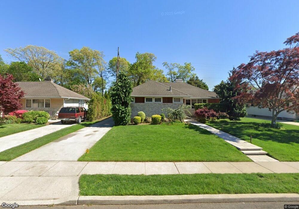 550 Mohawk Rd, West Hempstead, NY 11552 - photo 1