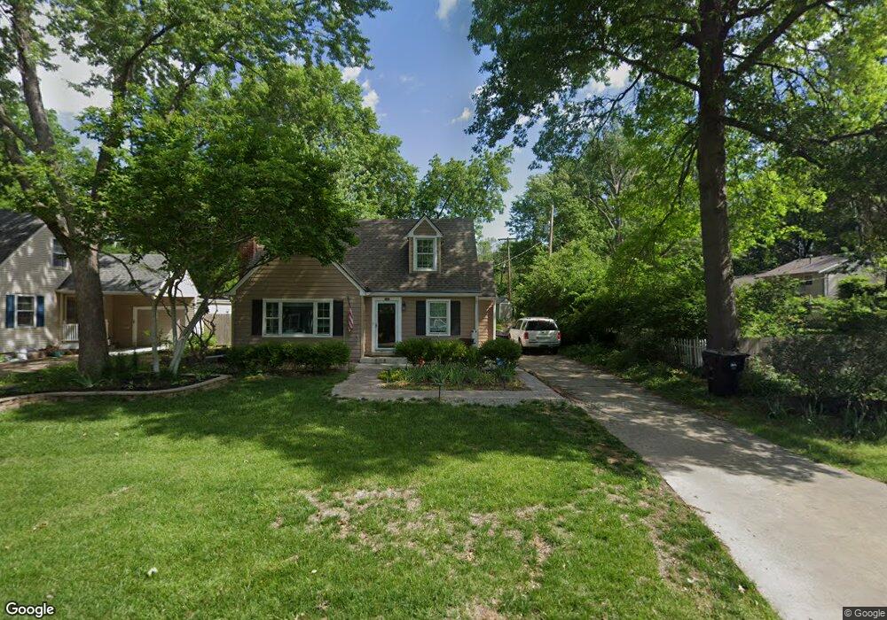 2912 SW 20th St, Topeka, KS 66604 - photo 1