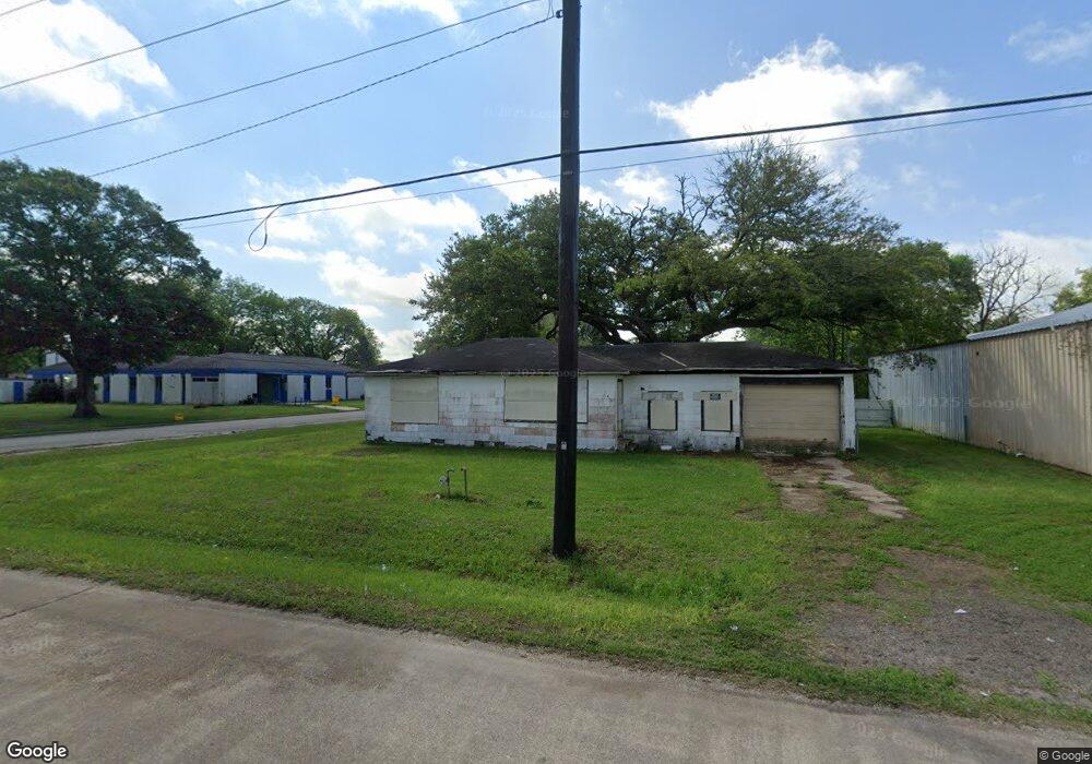 2824 1st St, Bay City, TX 77414 - photo 1