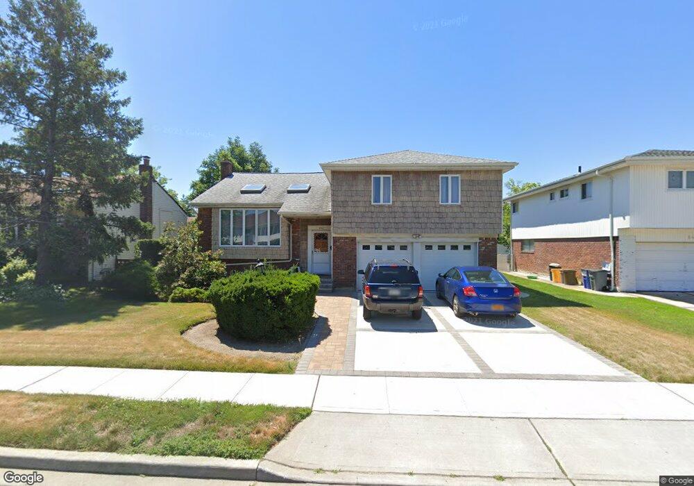 652 Flanders Dr, Valley Stream, NY 11581 - photo 1