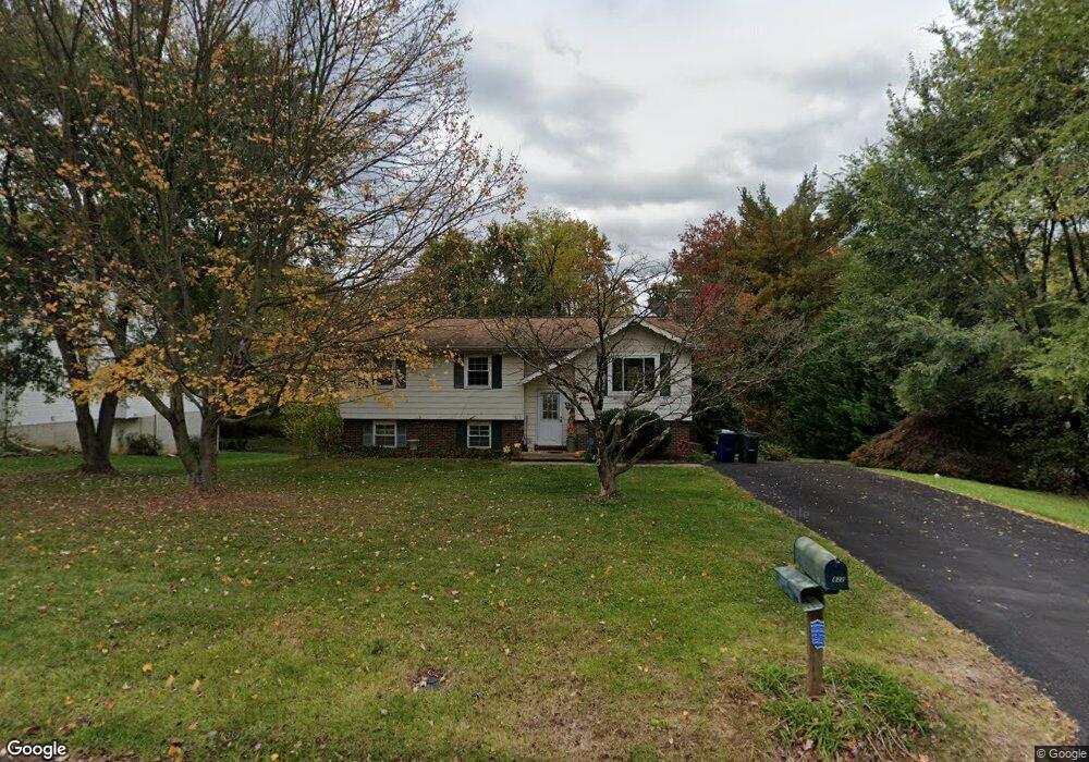 5822 Miriam Dr, Sykesville, MD 21784 - photo 1