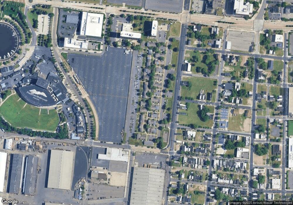 304 Royal Court Ln, Camden, NJ 08103 - photo 1