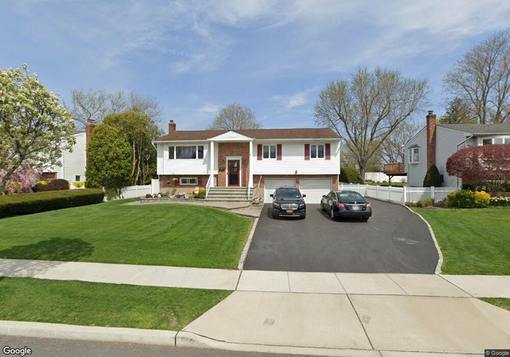 15 Splitrail Place, ComMacK, NY 11725 - photo 1
