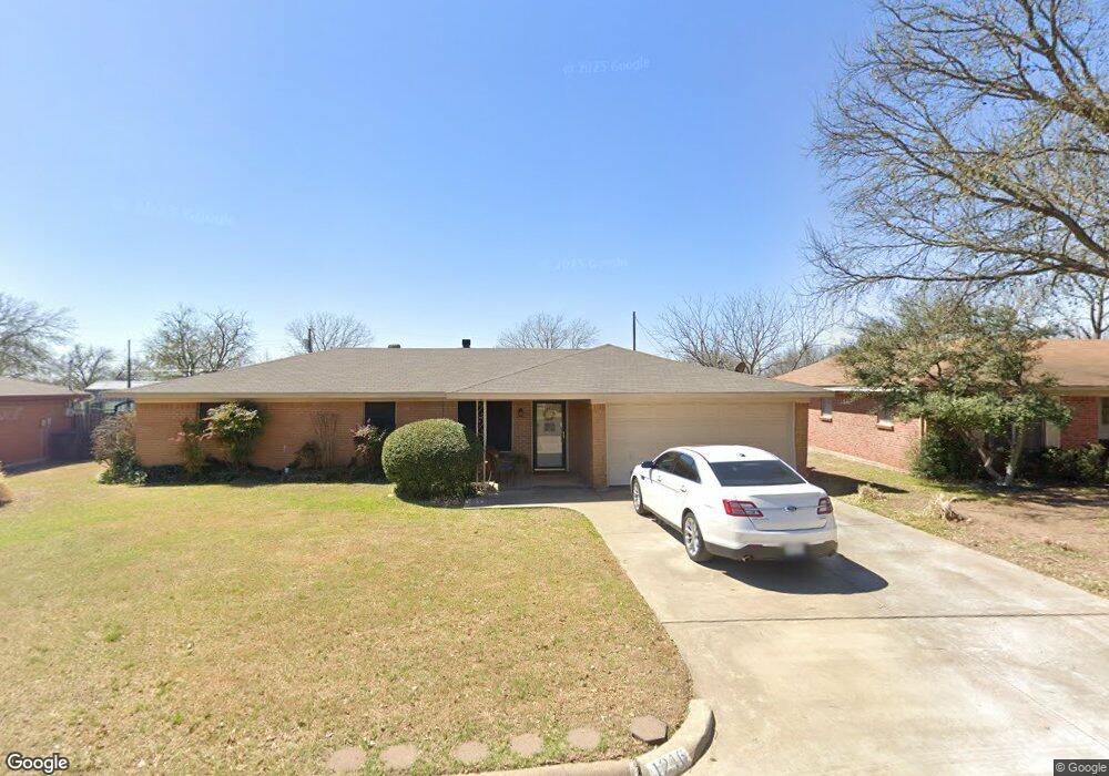 1216 Lynnwood Dr, Cleburne, TX 76033 - photo 1