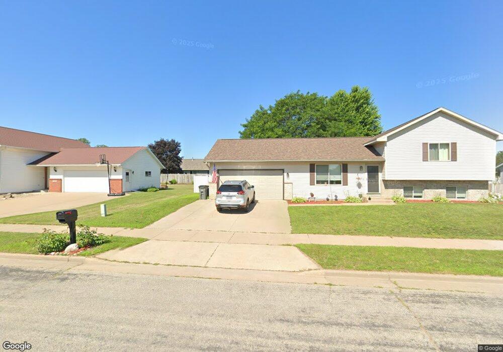 405 S Cherry Ln, Holmen, WI 54636 - photo 1