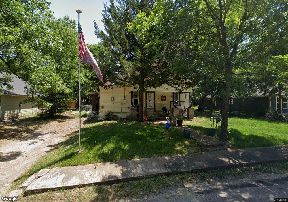 620 E 8th St, Bonham, TX 75418 - photo 1