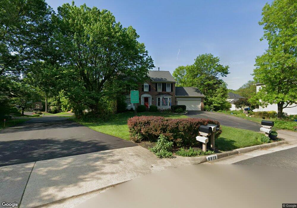 8519 Silverview Dr, Lorton, VA 22079 - photo 1