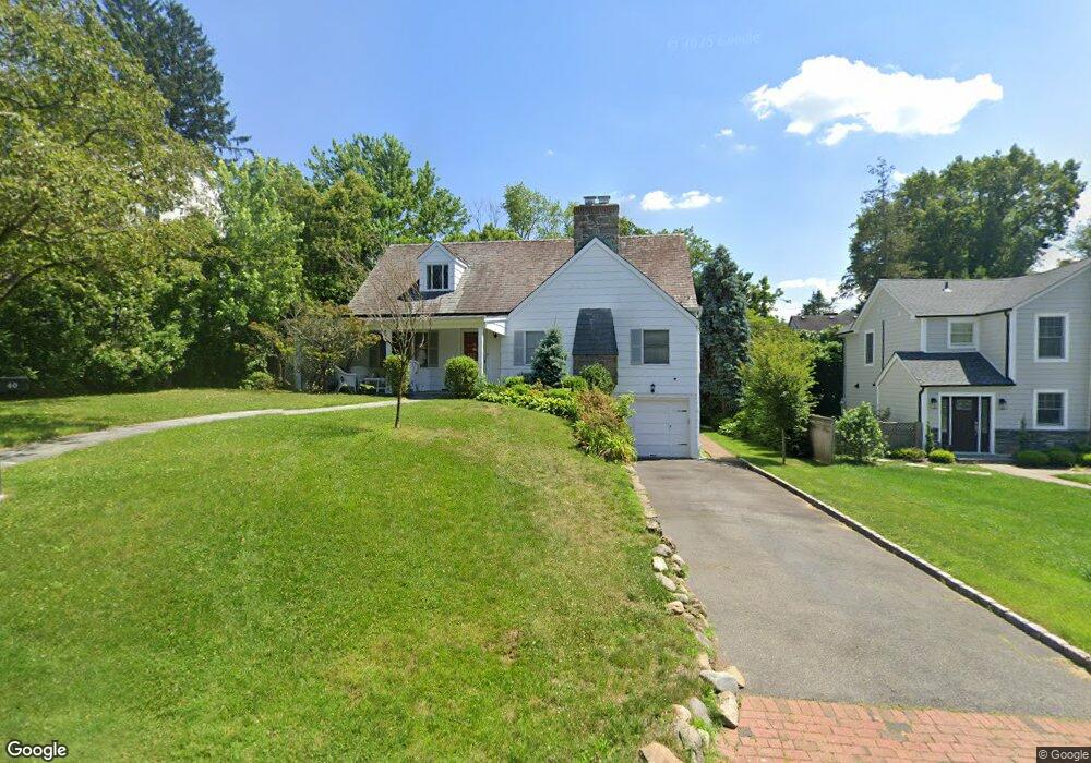 40 Stonehenge Rd, Manhasset, NY 11030 - photo 1