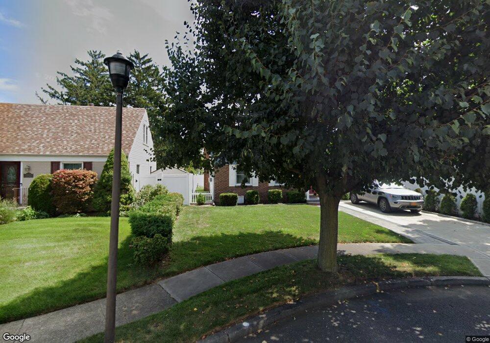 31 Rhoda St, West Hempstead, NY 11552 - photo 1