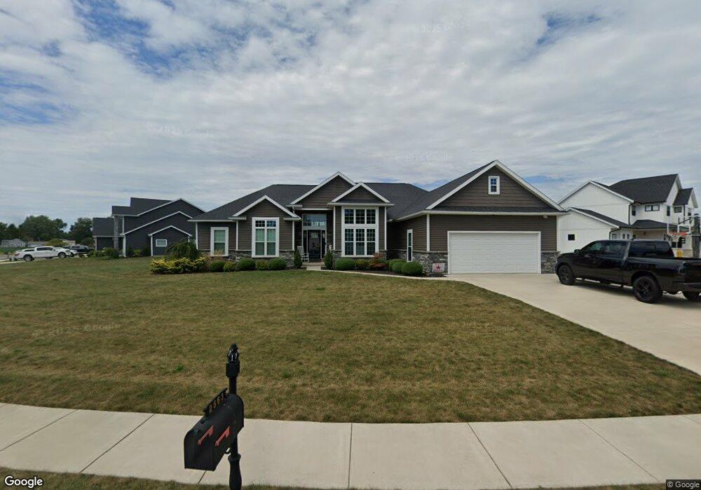 2563 Autumn Ridge Dr, Lima, OH 45801 - photo 1