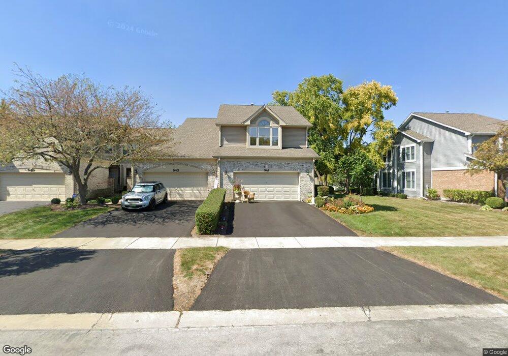 941 Heathrow Ln, Naperville, IL 60540 - photo 1