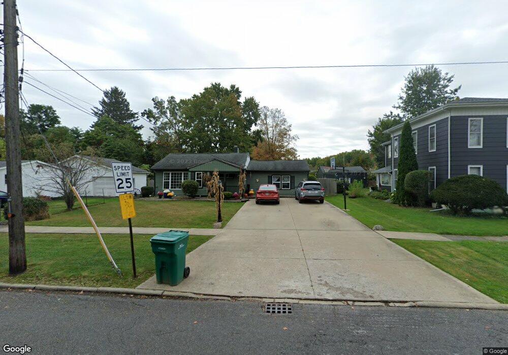 482 Vine St, Geneva, OH 44041 - photo 1